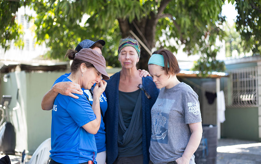 FMSC supporters praying